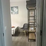 아파트 Laura